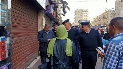 لمخالفتهم.. حي الموسكي يقطع المرافق عن 47 محلا وشقة