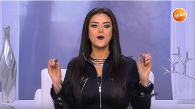 رضوى الشربيني تفاجئ جمهورها في عيد الحب (فيديو)