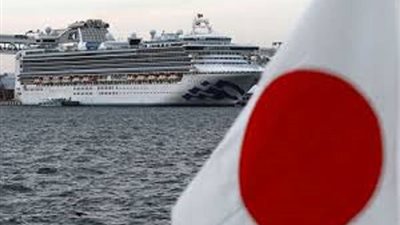 اليابان تتعهد بمزيد من جهود الاحتواء بعد الوفاة الأولى