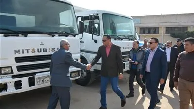 12 صورة ترصد توزيع معدات دعم منظومة النظافة بالدقهلية 