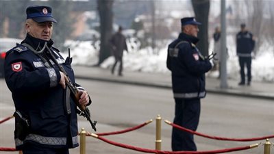 مناوشات بين الشرطة البوسنية ومئات المهاجرين