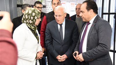 محافظ بورسعيد يدشن الحملة القومية للتطعيم ضد شلل الأطفال 