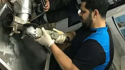 جامع خردة يثير الذعر بعد فتح قنبلة مسيلة للدموع بصاروخ كهربائي بالمنصورة