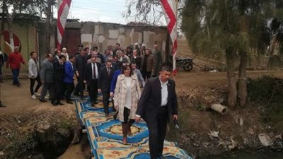 وزيرة الهجرة عن عبورها معدية متهالكة: 