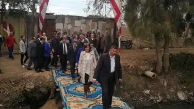 وزيرة الهجرة عن 