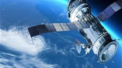 رئيس وكالة الفضاء يكشف مفاجأة بشأن أول قمر مصري تعليمي