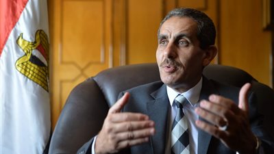 محافظ الغربية: توفير فرص عمل للشباب يجعلهم لا يفكرون في الهجرة