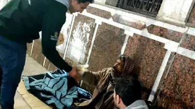 فريق أطفال وكبار بلا مأوى في السويس ينقذ 6 مسنين 