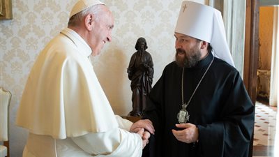 البابا فرنسيس يستقبل رئيس العلاقات الكنيسة الخارجية لبطريركية موسكو
