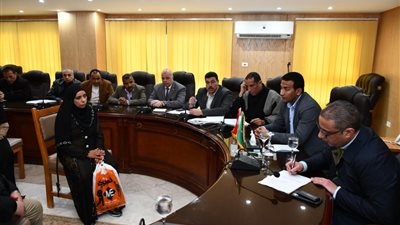 محافظ الفيوم يوجه بتوفير فرص عمل للشباب بالقطاع الخاص