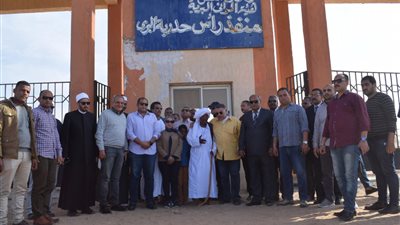 محافظ البحر الأحمر يتفقد منفذ رأس حدربة البري بحلايب.. ويوجه بسرعة إنهاء توصيل خط المياه