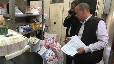 ضبط طن مواد غذائية غير صالحة للاستهلاك الآدمي في حملة مكبرة بالبحر الأحمر