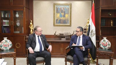 وزير السياحة والآثار يبحث مع سفير أيرلندا التعاون المشترك