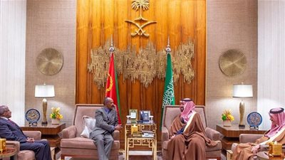 ولي العهد السعودي يجتمع مع رئيس دولة إريتريا