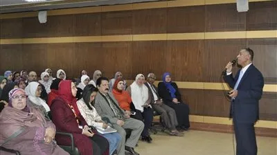 عميد علوم القاهرة يشارك في ندوة 