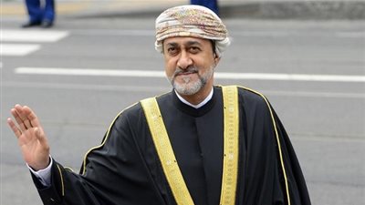 السلطان العماني يصدر مرسومًا يقضي بتعديل النشيد الوطني والعلم