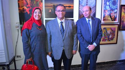 رئيس جامعة عين شمس يفتتح معرض الفنون التشكيلية بموسم دار الأوبرا