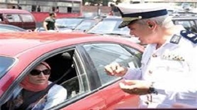 مدير المرور يتفقد الحالة على الطرق السريعة