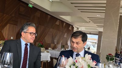 وزير السياحة والأثار يلتقي نظيره اليوناني 