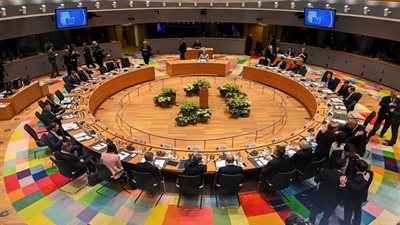 رويترز: قادة الاتحاد الأوروبي لم يقتربوا من التوصل لاتفاق بشأن الميزانية المشتركة 