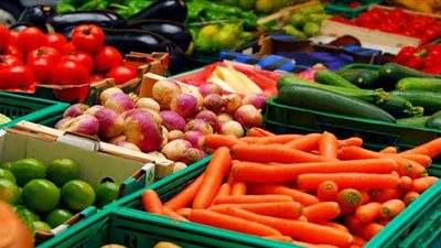 أسعار الخضراوات والفاكهة اليوم السبت (فيديو)