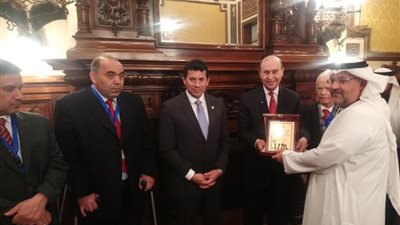 مهاب مميش يكرم أعضاء الاتحاد العربي للفئات الخاصة