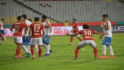 من عند ربنا.. الأمطار تهدد مباراة الأهلي والزمالك بالتأجيل (صور)