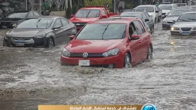 السيارات تغرق في مياه الأمطار بمدينة نصر (صور)