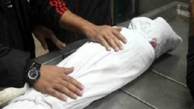 دفن جثة طفلة صدمتها سيارة بحلوان 