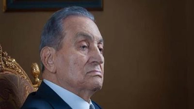 نقيب الممثلين يكشف علاقة مبارك بالفنانين