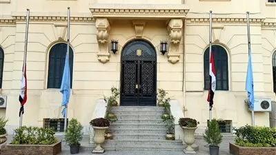 محافظة القاهرة تنكس أعلامها حدادًا على رحيل مبارك