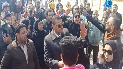 عاجل.. هتافات المواطنين بمحيط مسجد المشير: 