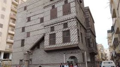 بالتعاون مع 