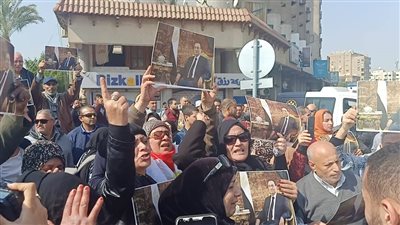 مواطنون بجنازة مبارك: 