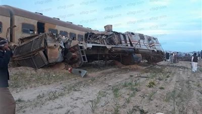 شاهد.. اللحظات الأولى لانقلاب قطار مطروح وسقوط مصابين (فيديو)