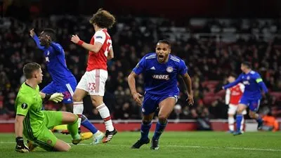 أرسنال يودع الدوري الأوروبي بعد خسارته على يد أولمبياكوس بهدفين لهدف