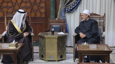 شيخ الأزهر يستقبل سفير البحرين ويؤكد متانة العلاقات بين البلدين
