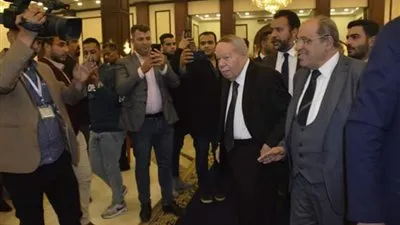 فريد الديب وفتحى سرور في عزاء مبارك (صور)