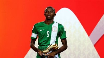 لاعب نيجيري يحرج برشلونة وريال مدريد