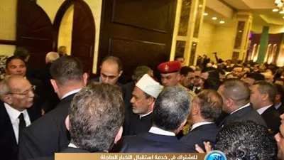 شيخ الأزهر يشارك في عزاء مبارك