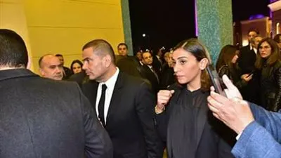 عمرو دیاب ودینا الشربیني في عزاء الرئیس الأسبق حسني مبارك