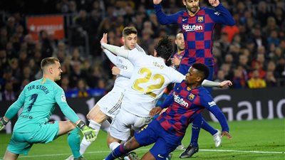 كل ما تريد معرفته عن مباراة ريال مدريد ضد برشلونة في كلاسيكو الأرض - القنوات الناقلة - معلق المباراة