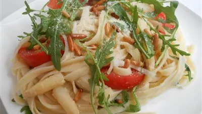 طريقة تحضير سلطة باستا مع الجرجير والهليون