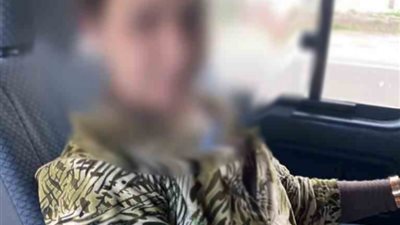 ضبط سيدة لاستدراجها طفلة وسرقة قرطها الذهبي في القاهرة