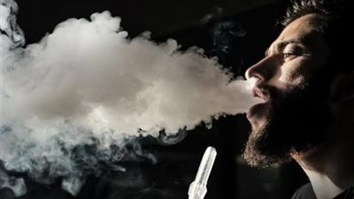 أستاذ وبائيات يكشف خطورة 