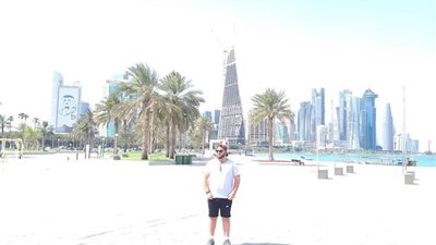 إسرائيلي يتجول في شوارع قطر: 