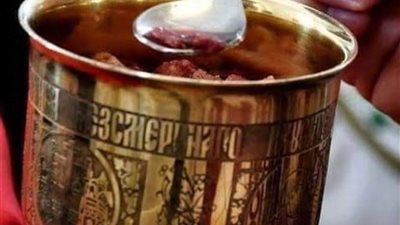 التناول بين الخوف من كورونا والإيمان المٌطلق بالطقوس الدينية