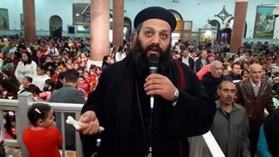بعد نقل القس باخوم عادل.. غضب قبطي في دشنا والكنيسة توضح 