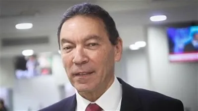 أستاذ أمراض جلدية يوضح طرق الوقاية من فيروس كورونا (فيديو)