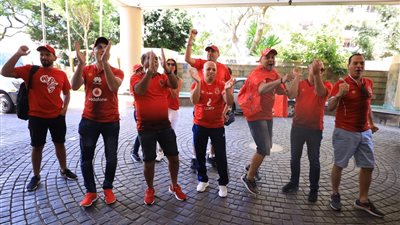 عدد من الجالية المصرية في جنوب إفريقيا يساند الأهلي قبل مواجهة صن داونز